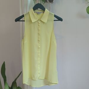 Guess / Sleeveless Button-Front Collared Blouse / Silk / Medium